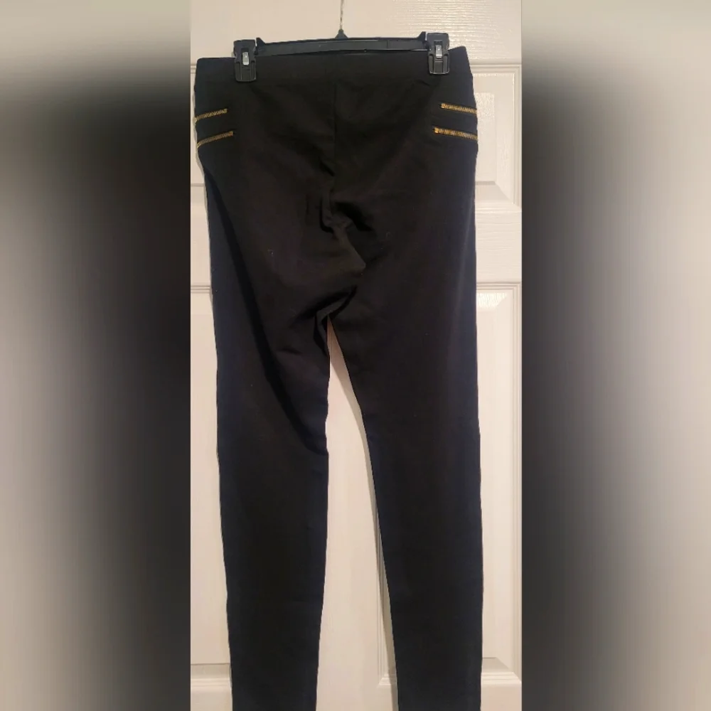 NWOT Black Jennifer Lopez leggings. Size M - Picture 2 of 2